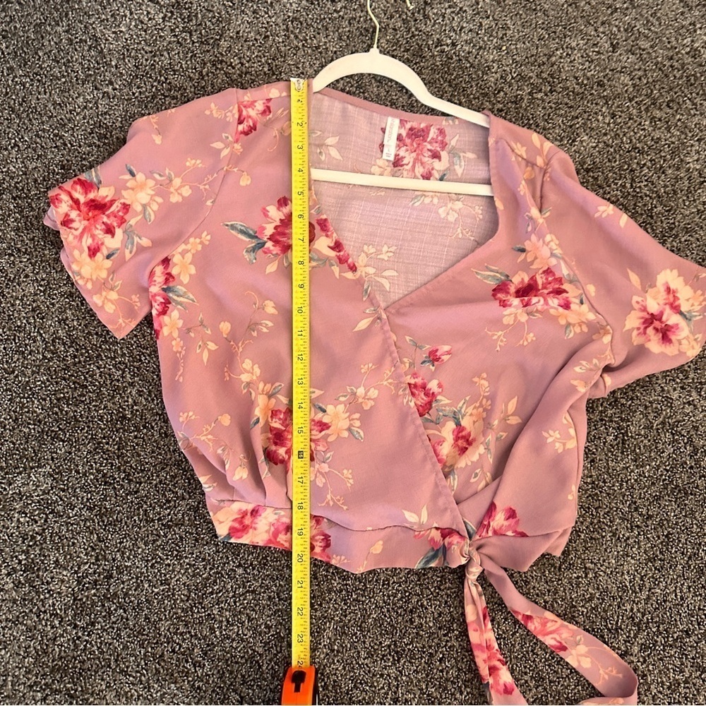 Xhilaration Pink Floral Wrap Blouse Large Short Sleeve Crop Tie Front Boho Top - Picture 8 of 8
